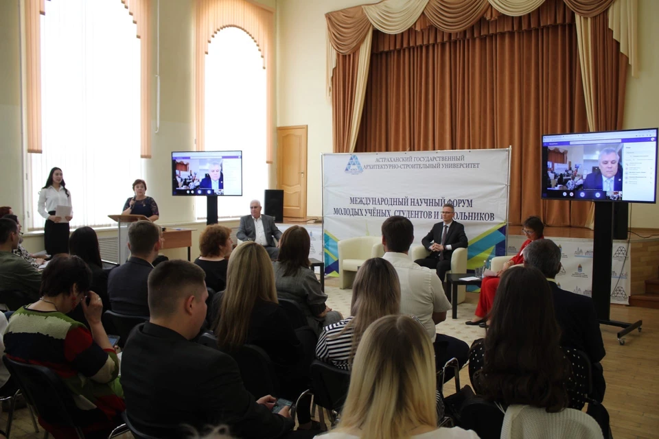 Студенты и школьники из 10 стран выступили в Астрахани на XI Международном форуме