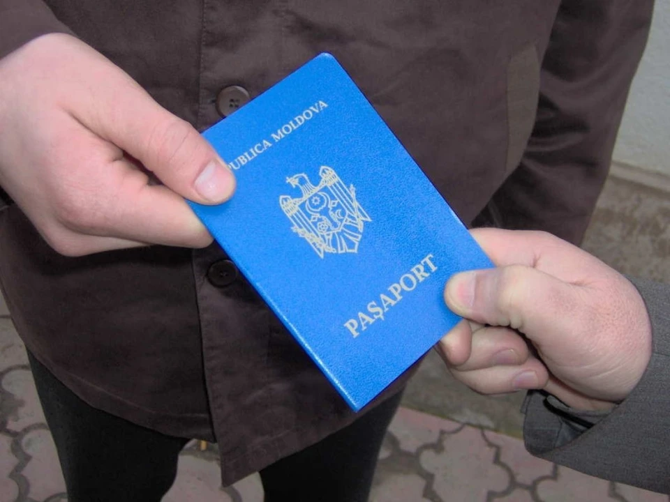 Просроченный паспорт, тоже паспорт.