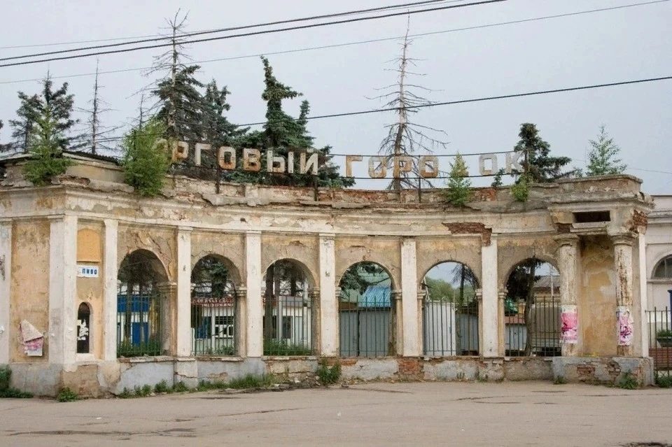 Входная группа Торгового городка отойдет в областную собственность. Дальше - реставрация.
