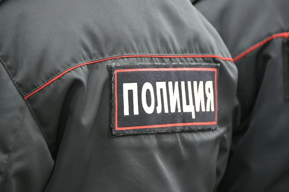 В Туле 43-летний безработный разбил окно столовой и украл 7,5 тысяч рублей из кассы