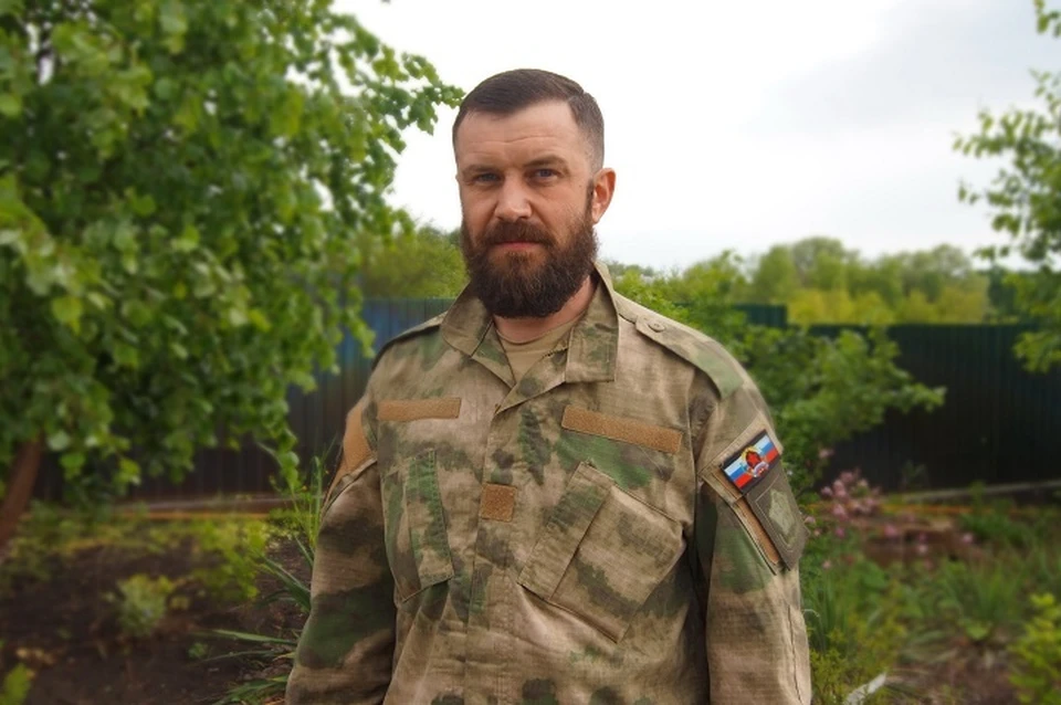 Командир полка майор Сергей (позывной «Якудза») из Красного Луча. На военной службе с 2000 года