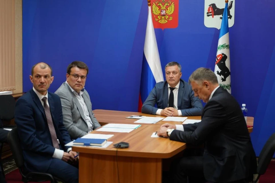 Жители Иркутской области задали личные вопросы в мобильной приемной президента России. Фото: пресс-служба правительства Иркутской области.