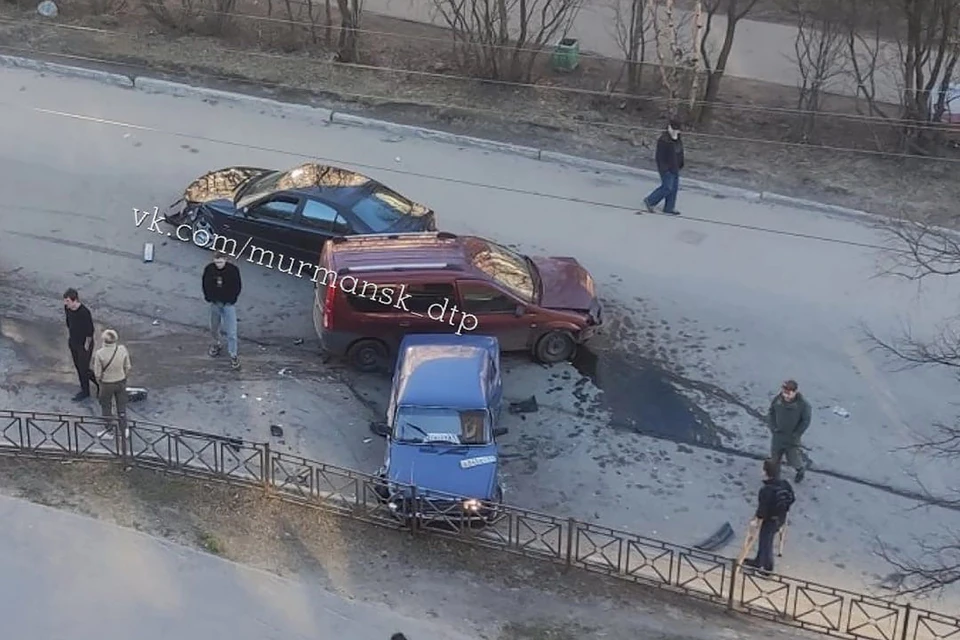 По предварительным данным, в аварии никто не пострадал. Фото: vk.com/murmansk_dtp