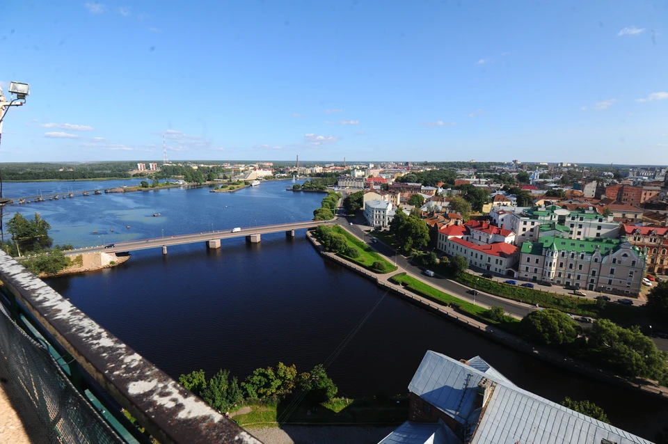 Ленинградская обл­асть разработала эко­логическую программу по защите и оздоров­лению Финского залива и Ладожского озера.