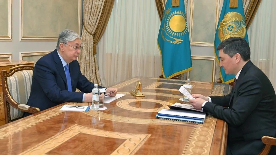 Касым-Жомарт Токаев и председателю Агентства по противодействию коррупции Олжасу Бектенову.