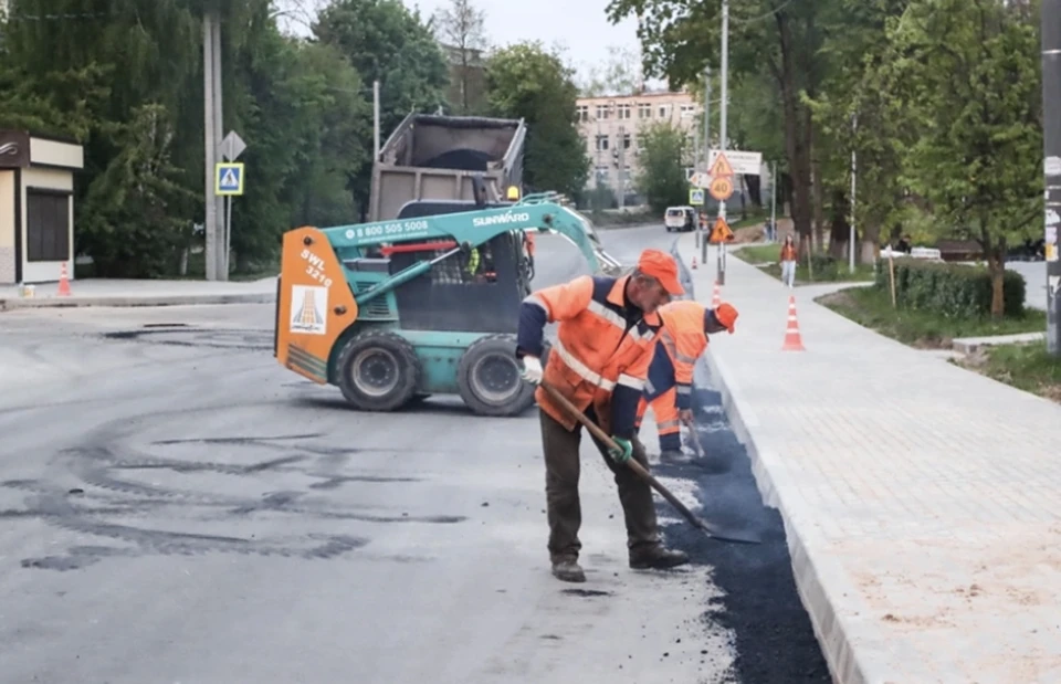 В Смоленске отремонтировали первую в 2022 году дорогу. Фото: пресс-служба администрации города.