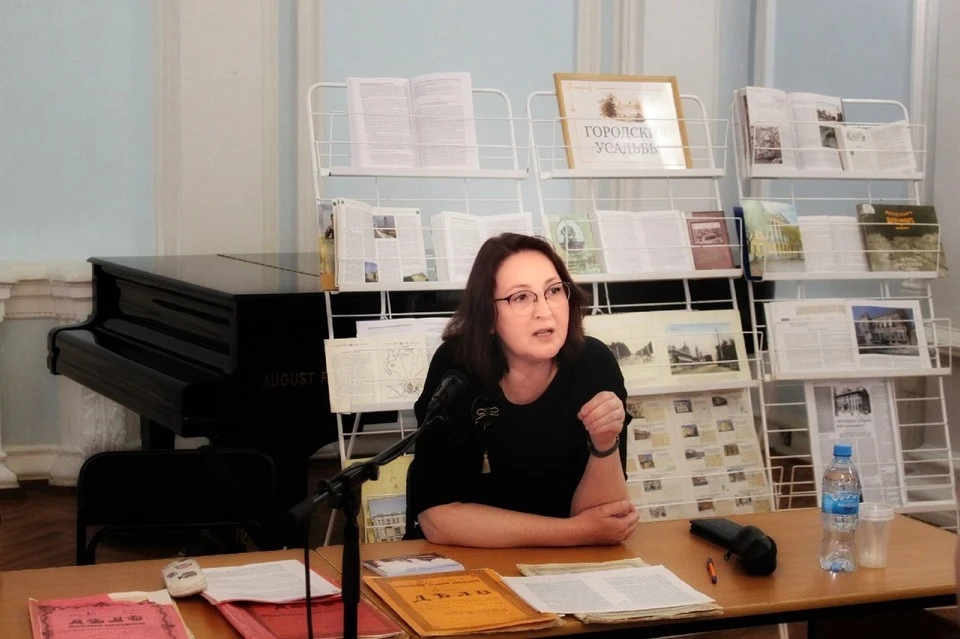 Елена Бурлуцкая ведет авторские экскурсии по Оренбургу, принимала гостей первого туристического поезда в наш регион