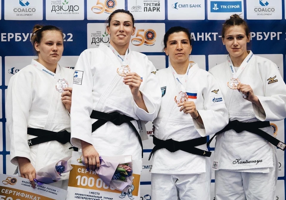 Антонина Шмелева (вторая слева). Фото со страницы Управления физической культуры и спорта Орловской области в VK.