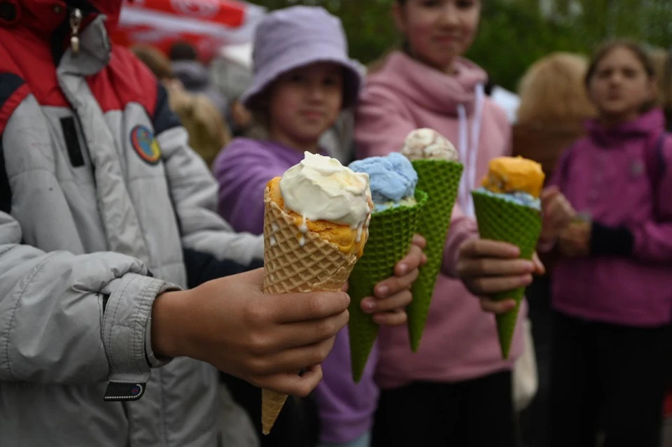 Юбилейный XXV Фестиваль мороженого открылся на площади Островского