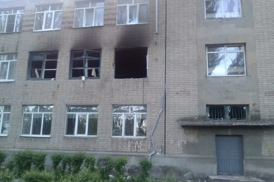 Украинские боевики продолжают обстреливать жилые массивы и объекты гражданской инфраструктуры ДНР. Фото: телеграм-канал Алексея Кулемзина