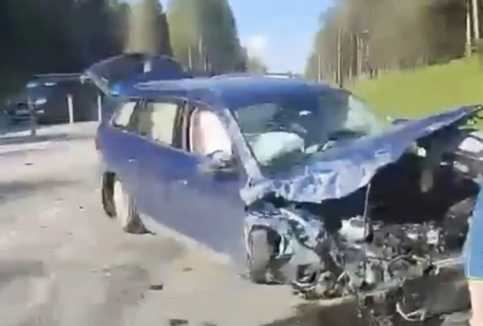 Серьезное ДТП произошло на трассе М-1 в Смоленской области. Фото: «Автокадр_67 ДТП | ЧП | Vyazma» в соцсетях.
