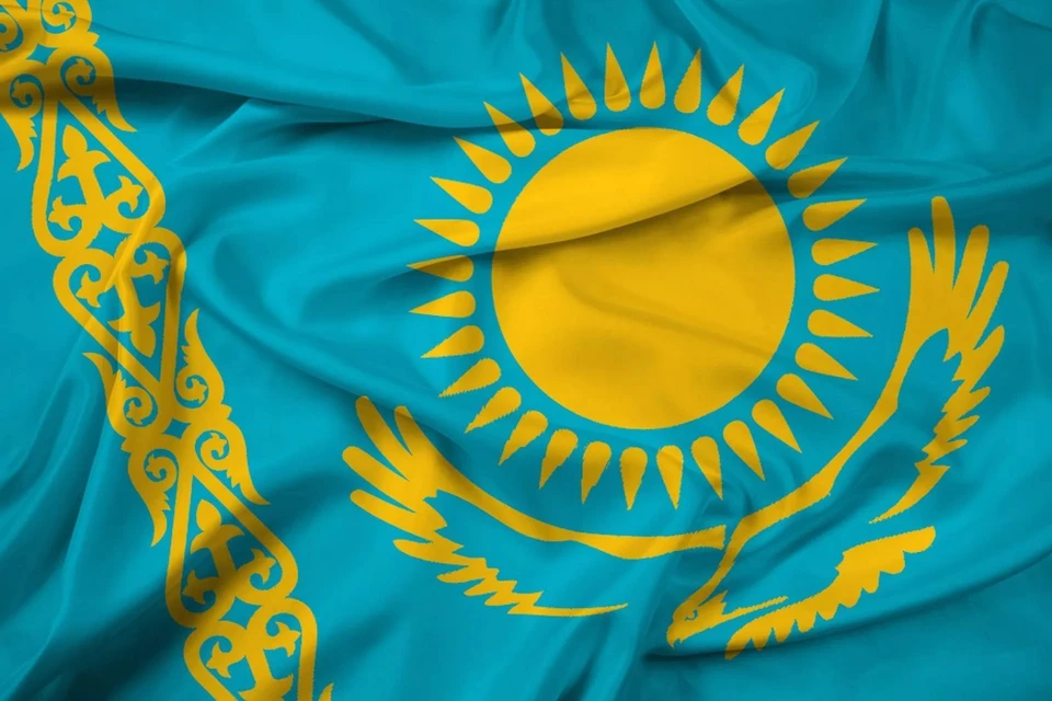 На концерте молодежной группы «Ирина Кайратовна» и певца Shiza позволили очень грубые действия в адрес флага Казахстана.