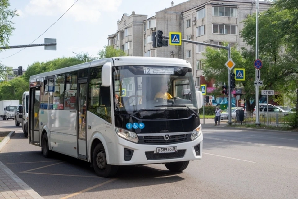 Автобусы в городе благовещенске. Автобусы Благовещенск. BAW 2245 автобус Благовещенск. Общественный транспорт Благовещенска. Маршрутки Благовещенск.