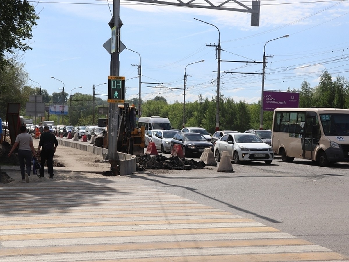 В Ульяновске начали ремонтировать оживлённейшую дорогу на улице Камышинской  - KP.RU