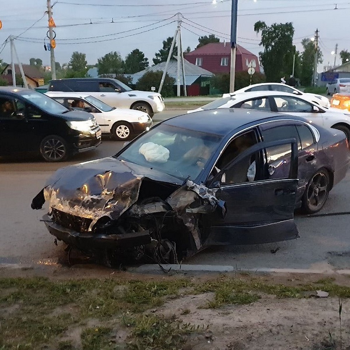 В соцсетях появилось видео с массовым ДТП в Новосибирске - KP.RU