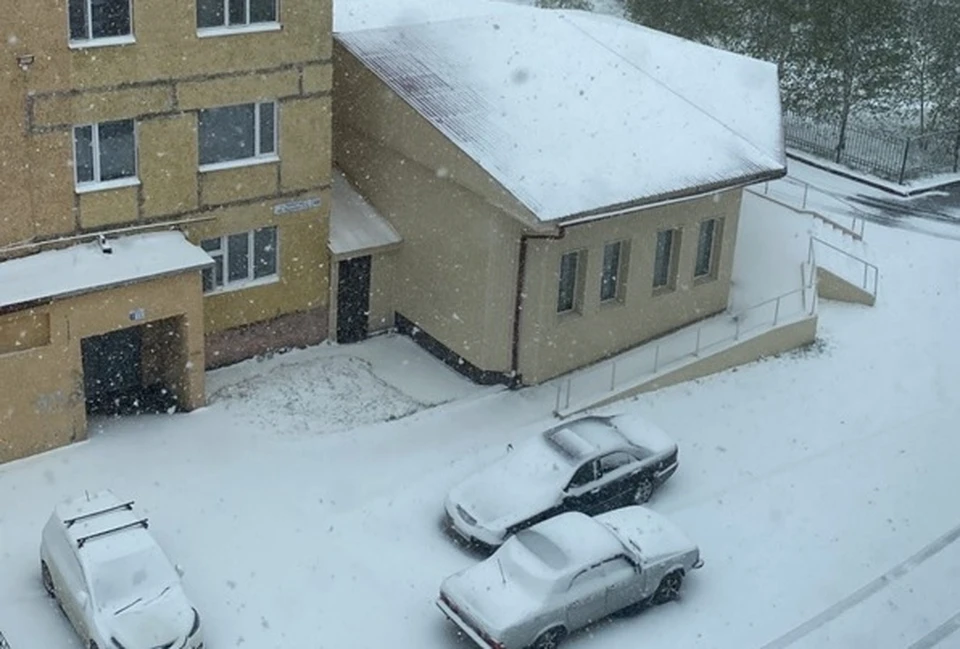 В Надыме, где выпал снег, вернут тепло в дома после жалоб горожан. Фото - Алена Домнина.