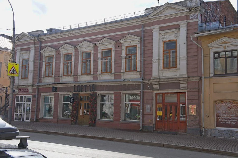 На первом этаже были мастерские с магазином, считавшимся лучшим в городе. Купец и его семья жили на втором этаже Фото: permyachok.ru