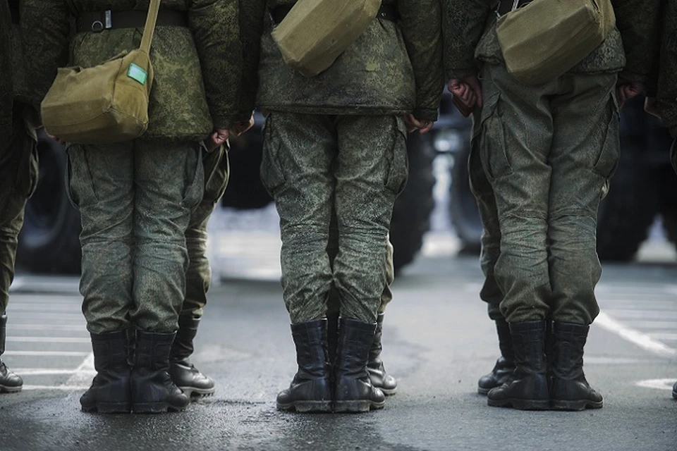 Сквер расположен в микрорайоне, где рос и учился военнослужащий