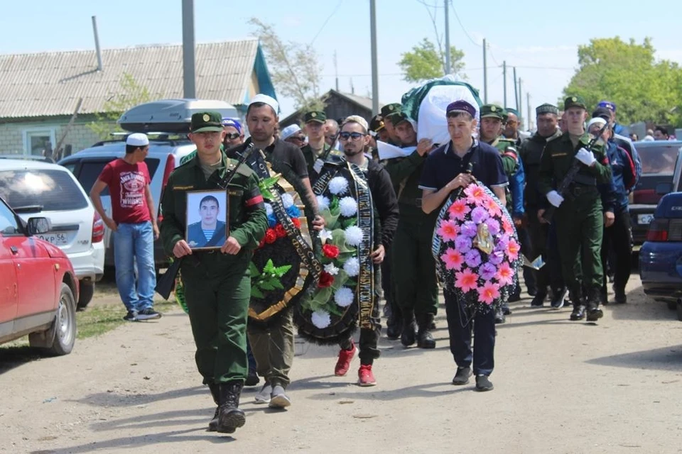 Жаната Рысмуханбетова проводили в последний путь в родном селе Елизаветинка