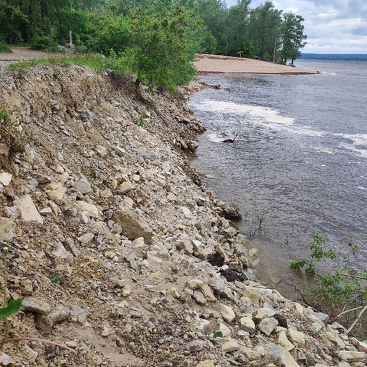 В Новокуйбышевске в 2022 году разрушился единственный городской пляж,  который находится на Волге - KP.RU