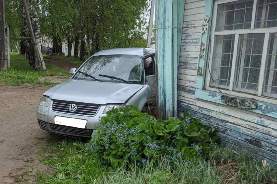ДТП произошло днем 8 июня в Среднеивкино. Фото: Госавтоинспекция Кировской области
