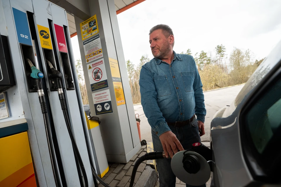 Ситуация с бензином в России много месяцев находится в застое.
