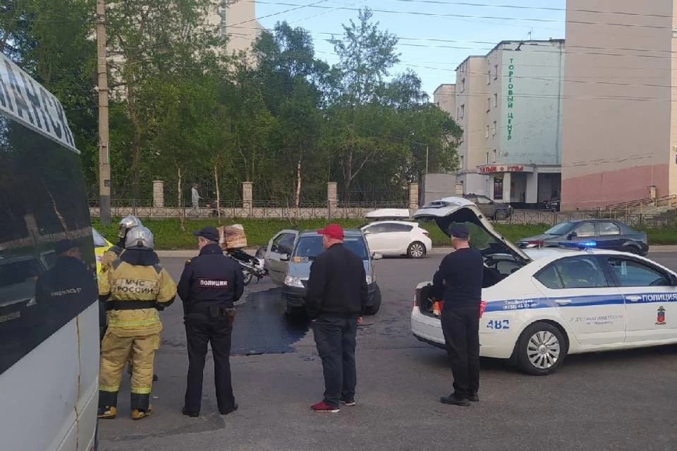 ДТП произошло у железнодорожного вокзала. Фото: vk.com/pvm51/Алексей Липницкий