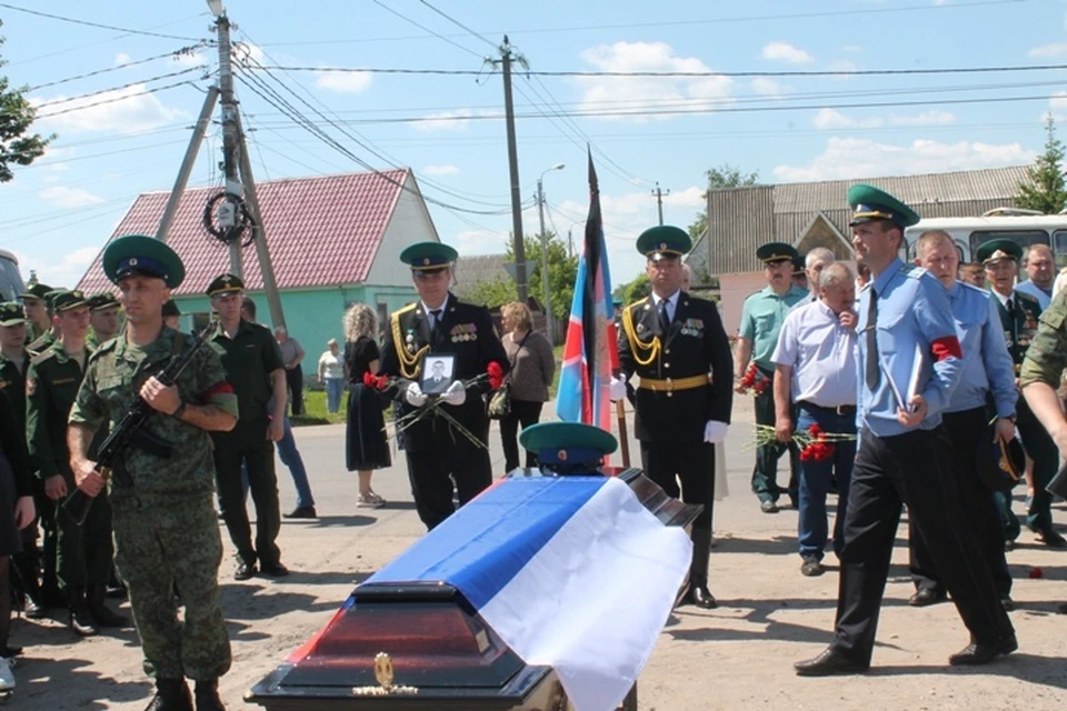 Брянские новости сегодня карачев. Похороны пограничника в Карачеве. Шесть погибших брянских пограничников.
