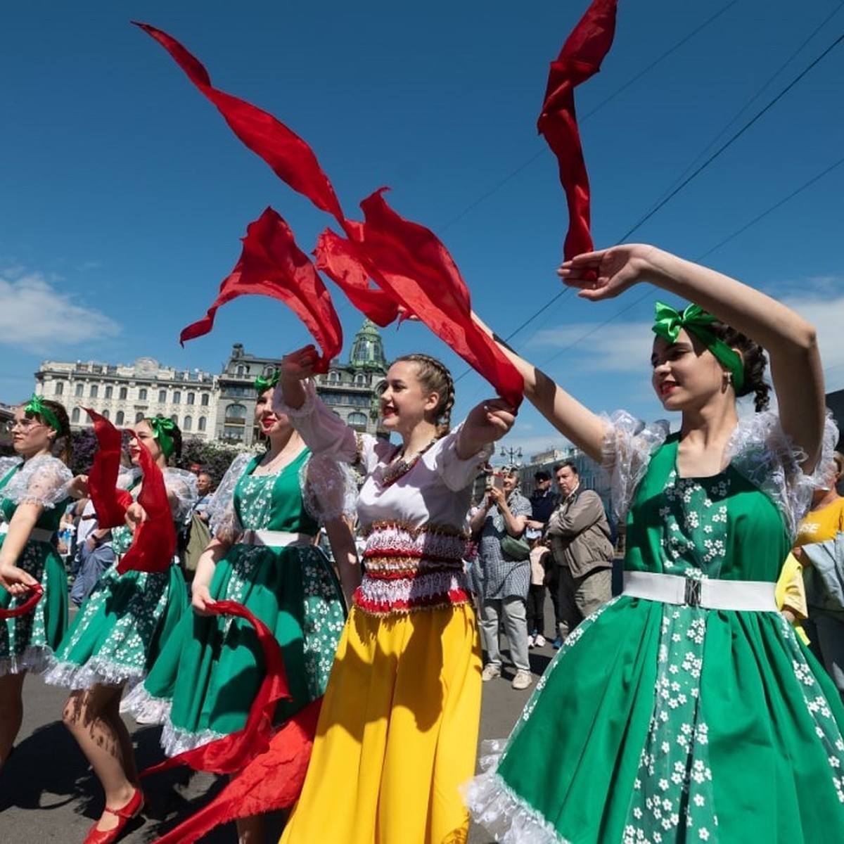 Праздник русской души: флэшмоб «Русь танцевальная» прошел в День России в  Петербурге - KP.RU