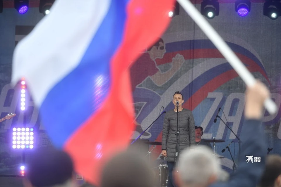 Юлия Чичерина выступала около часа на сцене