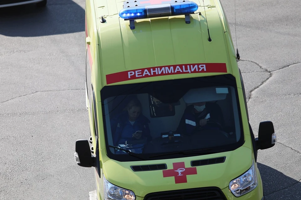 В Хакасии четырехлетняя девочка выпала из окна третьего этажа