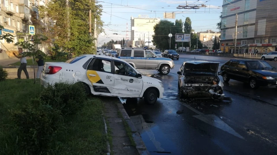 Дтп воронеж фото В Воронеже в столкновении "Датсуна" и "Дэу" повреждения получили три человека - 