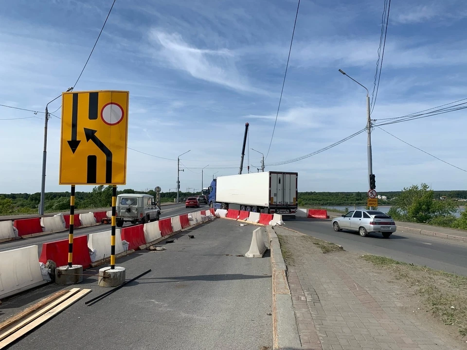 Городская администрация Томска вновь попросила ГИБДД проследить за движением большегрузов по Коммунальному мосту.