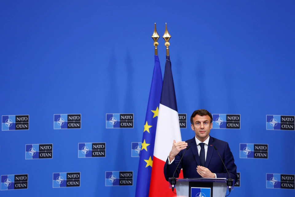 Макрон отклонил прошение премьера Франции об отставке правительства