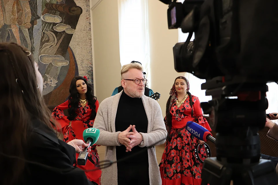 Вадим Дацингер хотел показать классиков с новой стороны. Фото: vk.com/murmandrama