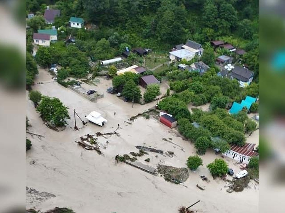 Семь туристов из Ставрополя смыло в открытое море - KP.RU