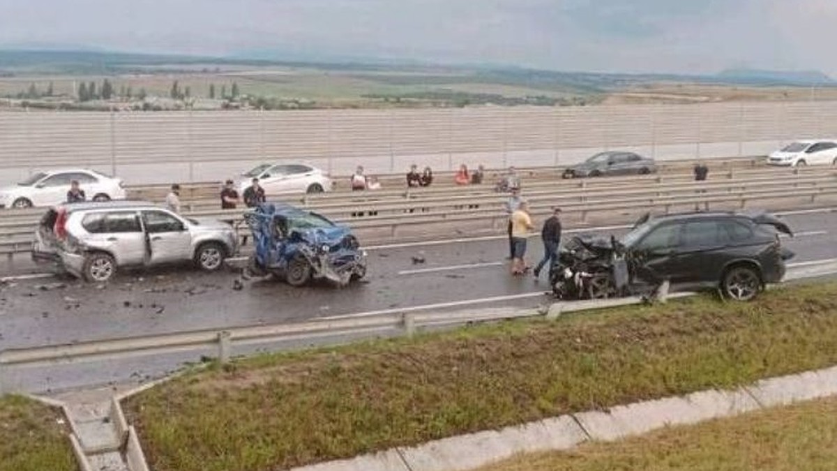 Страшное ДТП на трассе «Таврида» возле поселка Зуя: два человека погибло,  один пострадал - KP.RU