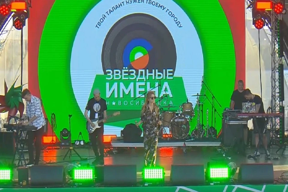 Группа Reflex выступила на сцене Михайловской набережной в Новосибирске. Фото: стоп-кадр трансляции ОТС.