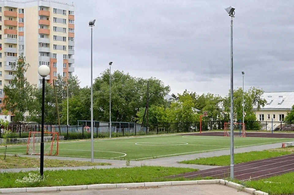 Куйвашев отметил, что подростки ничего не сделают со стадионом. Фото: telegram-канал Евгения Куйвашева