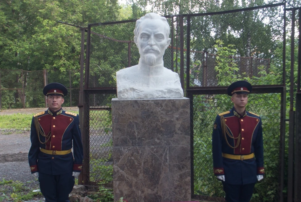 24 июня в Ижевске открыли памятник российскому революционеру, советскому государственному и партийному деятелю Феликсу Дзержинскому. Фото: Госсовет УР
