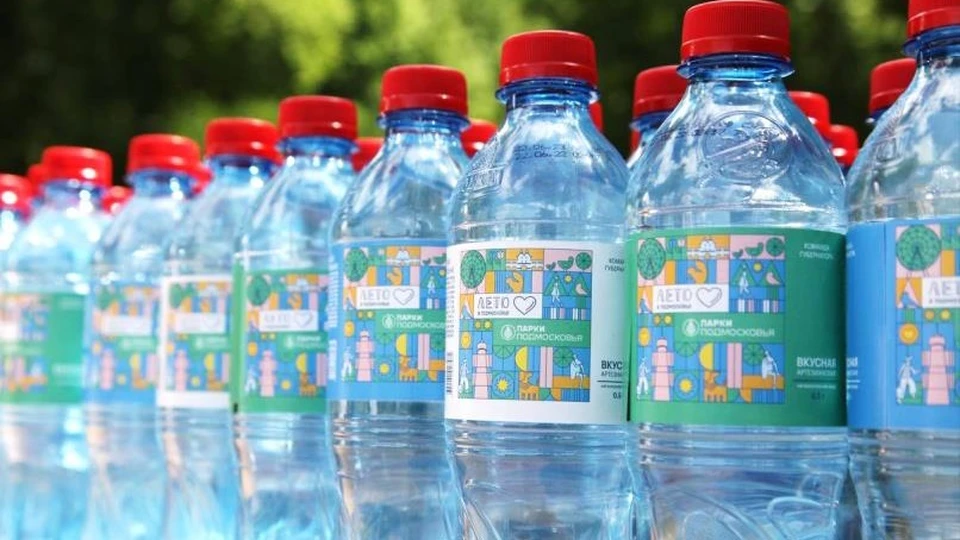 30 тысяч бутылок воды раздали за выходные в парках Подмосковья.