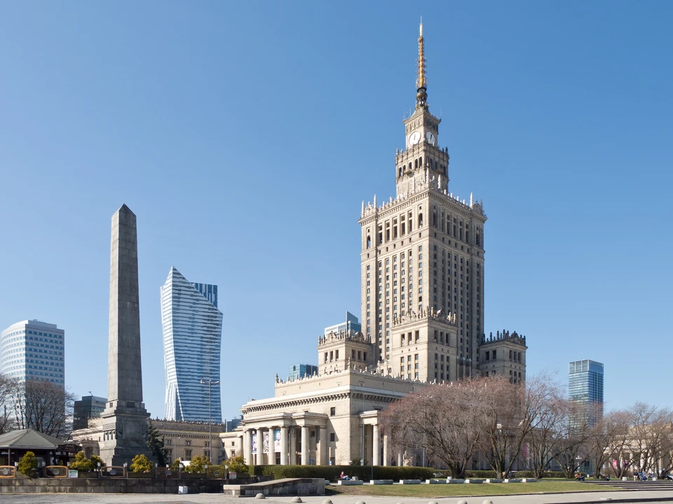 Калининградцы тоже приложили руку к сооружению этого величественного здания.