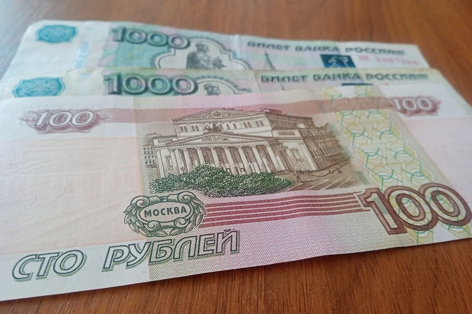 Дом 100000 рублей. 100000 Рублей. 100000 Рублей Ельца. Медведи за 100000 рублей. 100000 Рублей в манатах.