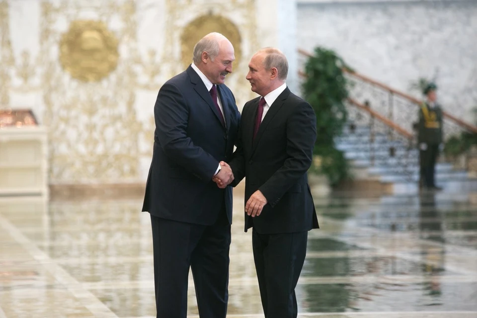 Владимир Путин считает, что Форум поможет дальнейшему укреплению стратегического взаимодействия братских народов Беларуси и России.