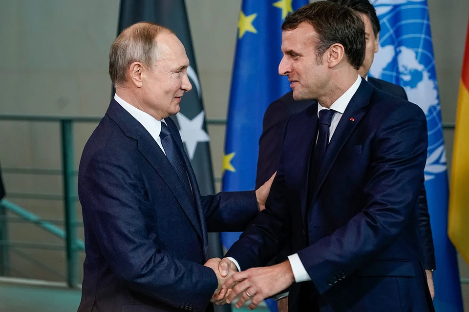 Лидеры России и Франции Владимир Путин и Эммануэль Макрон.