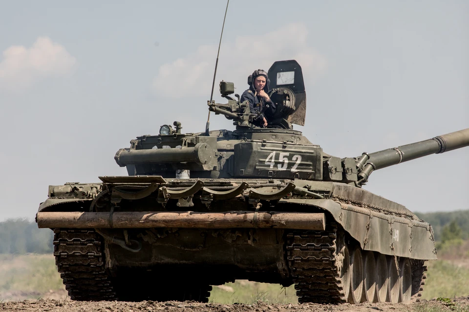 Полк входит в 90-ю танковую дивизию и базируется в Чебаркуле.