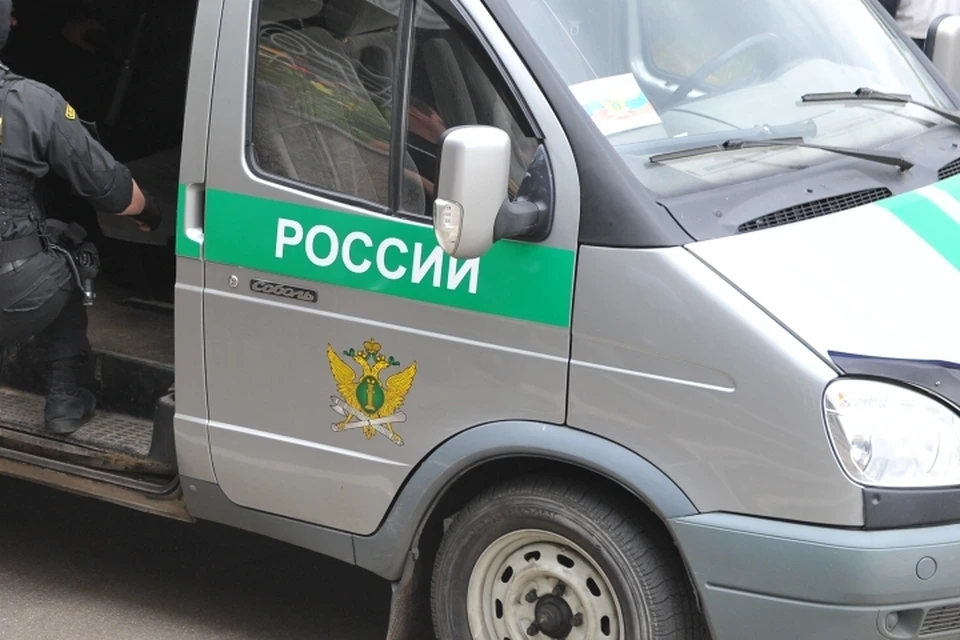 Судебные приставы разыскали должника на острове.