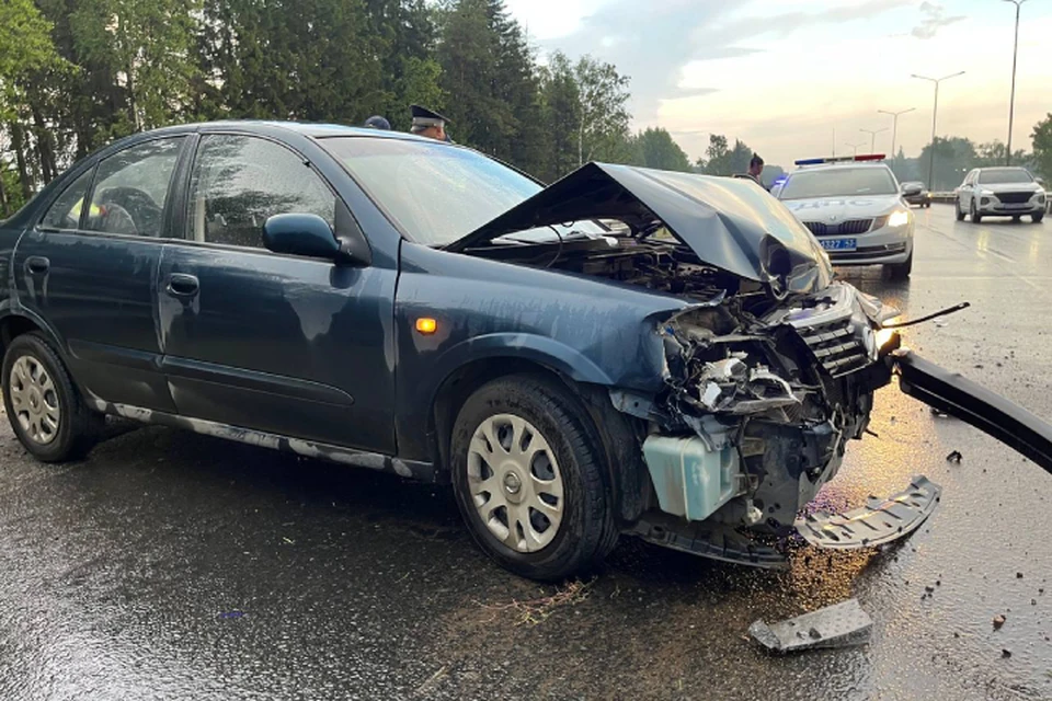 Пассажирка легкового автомобиля получила травмы. Фото: Госавтоинспекция Кировской области