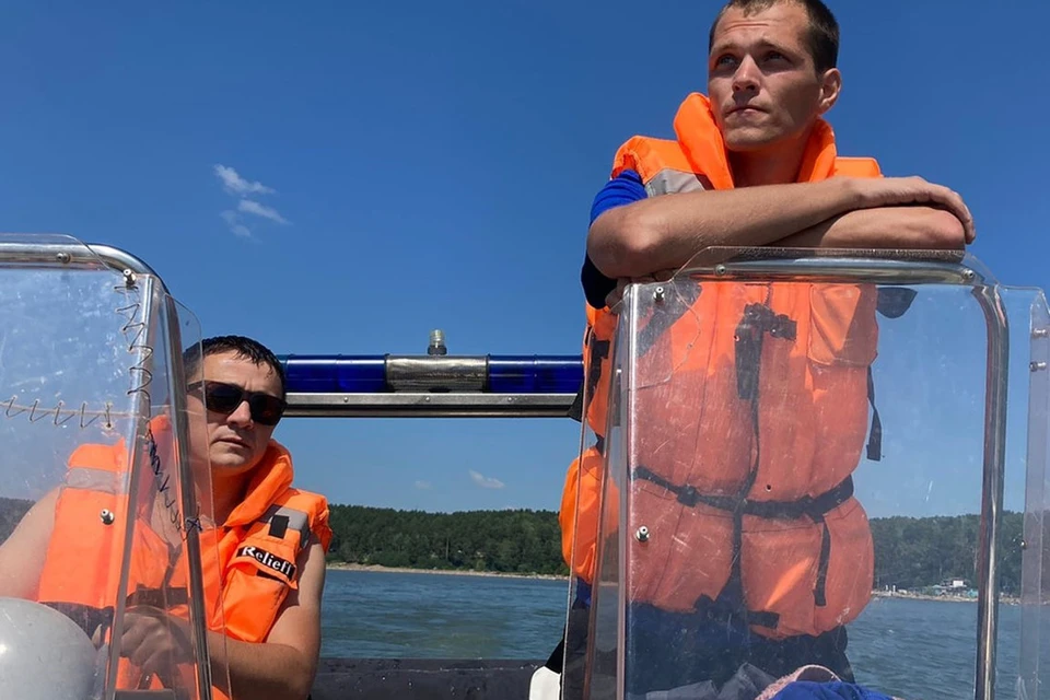 В Новосибирске подросток порезал ступню в котловане. Фото: Спасатели МАСС.