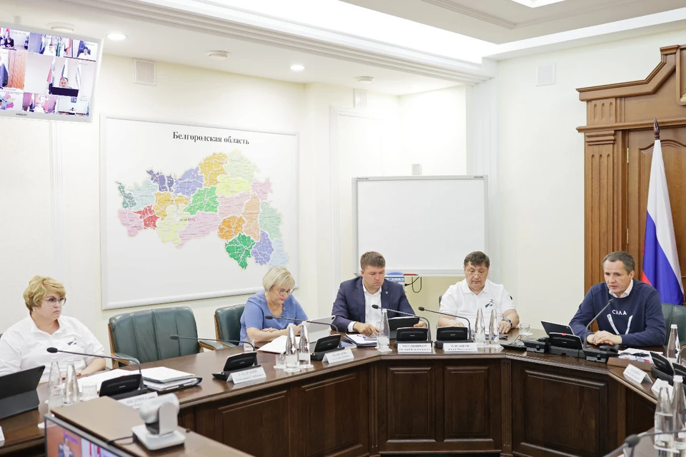 "Ни одна машина с сельхоз товарами не должна пройти мимо контроля", - уверен глава региона.